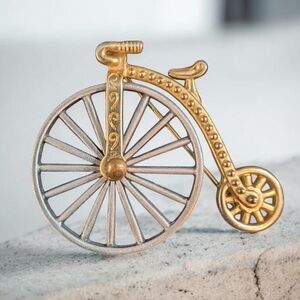 Vintage Jonette Jewelry (JJ) Brooch